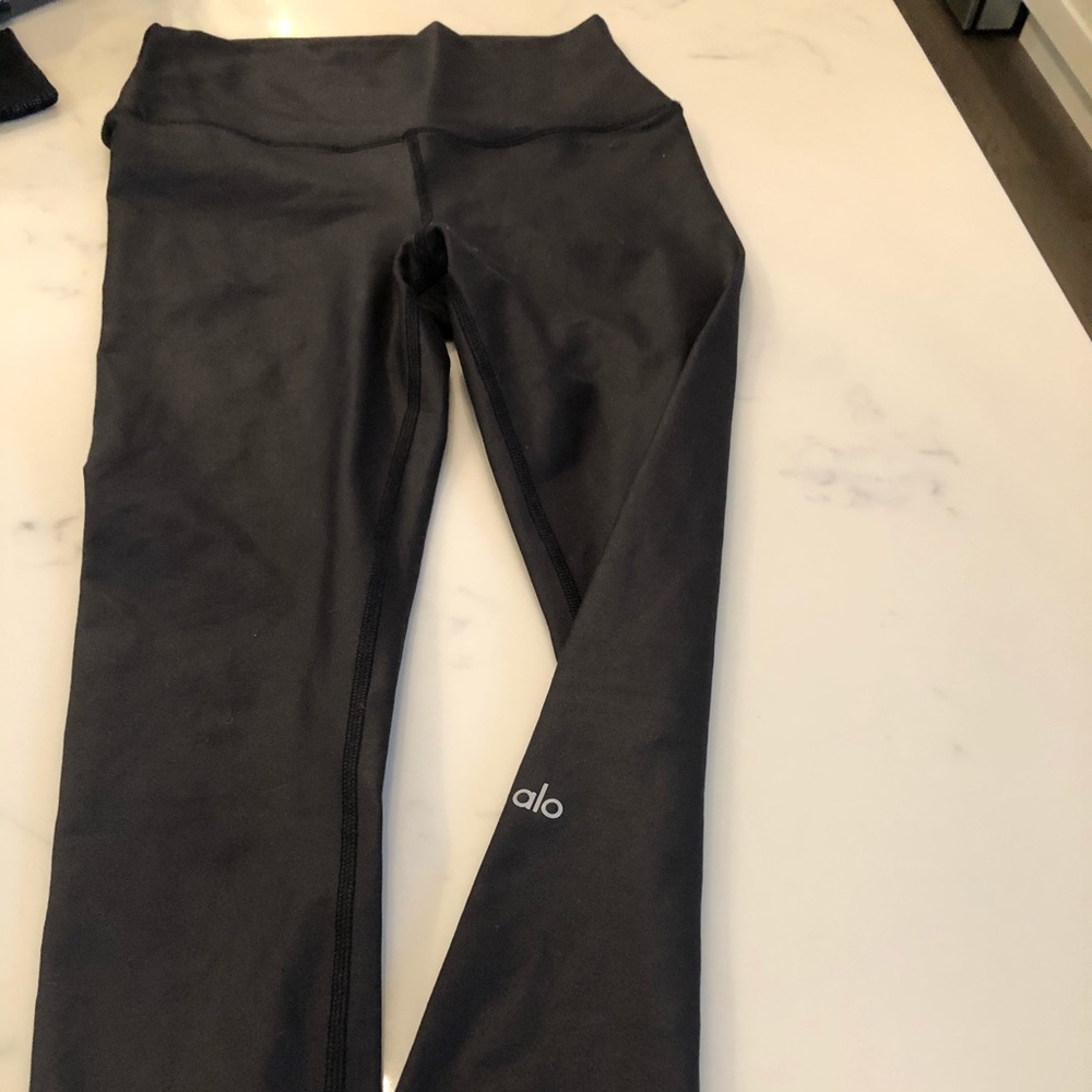 Alo Yoga- semi shine legging
